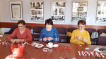 Seniorki tworzą kotyliony